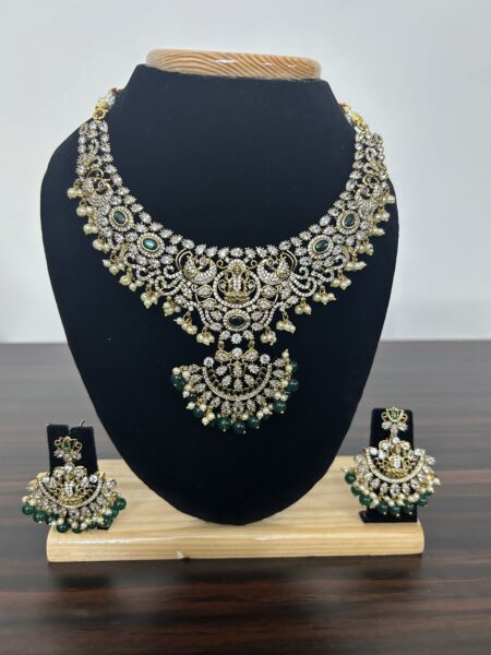 VICTORIAN - ANNAPARAVAI LAKSHMI SET