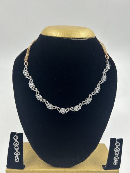 WHITE  STONE - NECK SET