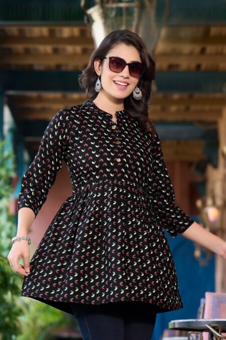 SHORT TOPS - BLACK COLOUR